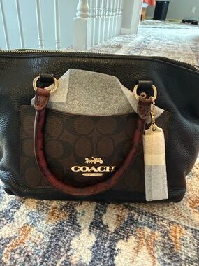 Set
NWT COACH Mini Emma Satchel